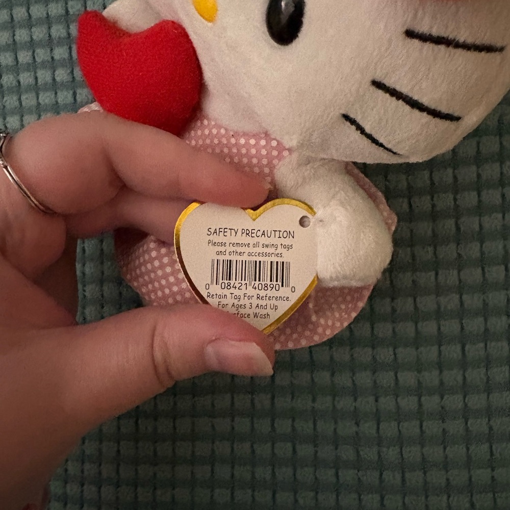 NWT Ty HELLO KITTY Pink/White Spotted Dress & Bow Holding Heart Beanie Baby 6” - Picture 6 of 6